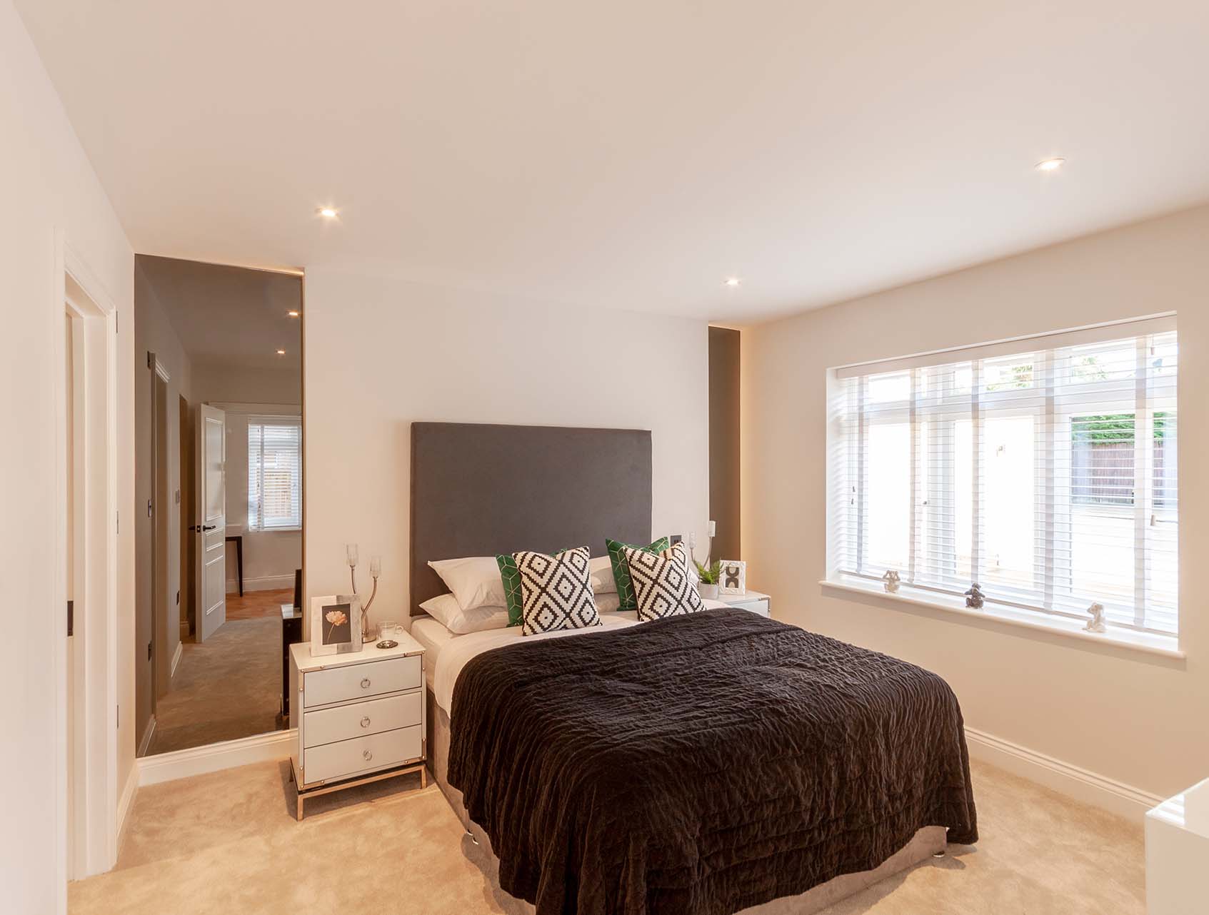 The Outlook London & County